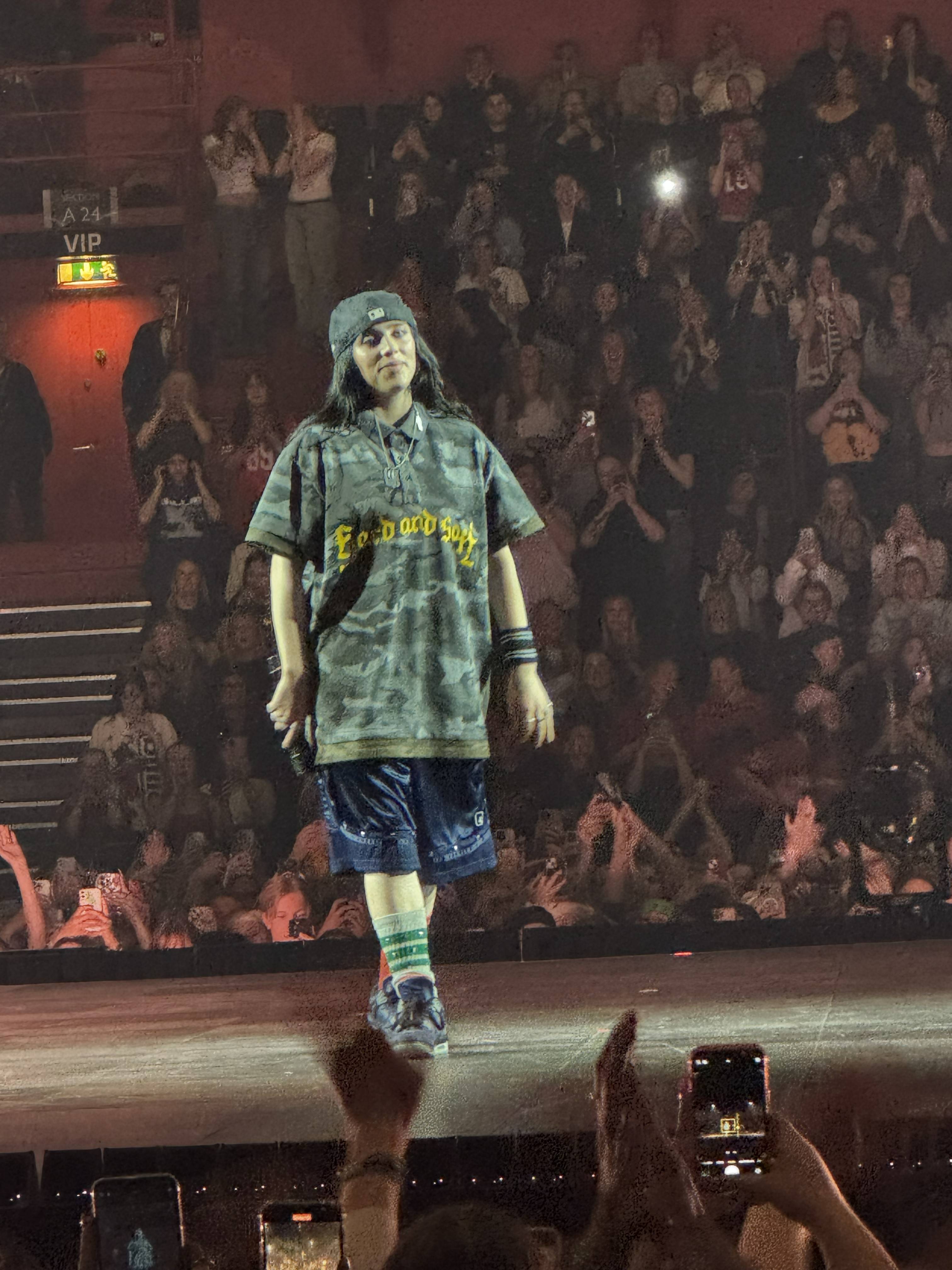 Billie Eilish på scen i Stockholm